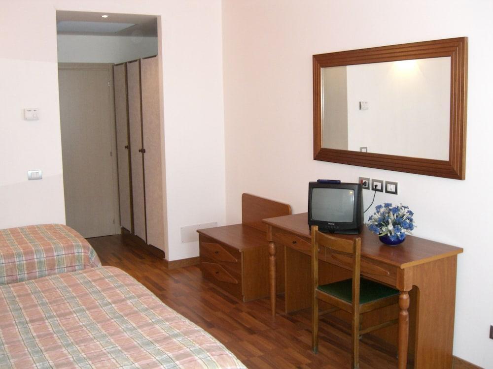 Hotel Golden Rimini Bagian luar foto