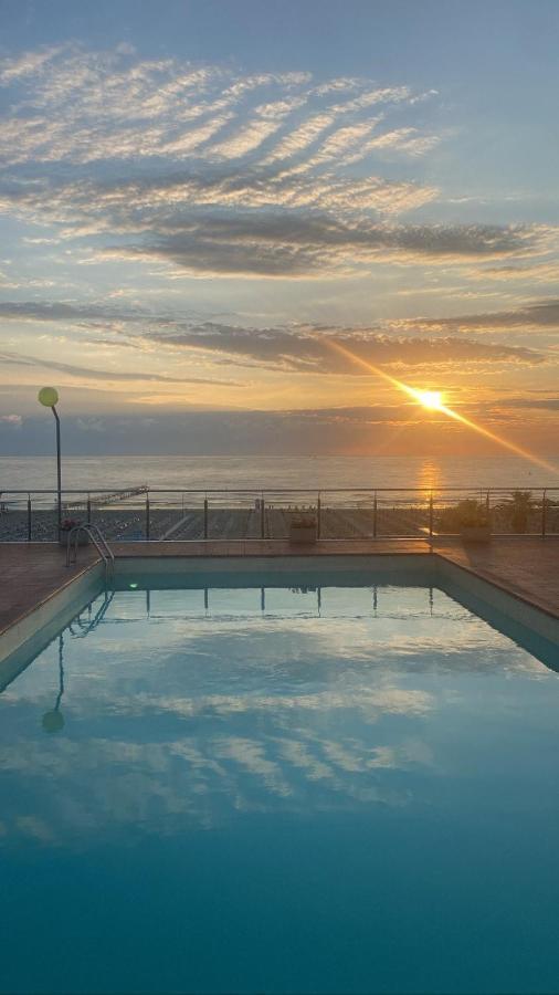 Hotel Golden Rimini Bagian luar foto