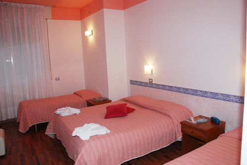 Hotel Golden Rimini Bagian luar foto