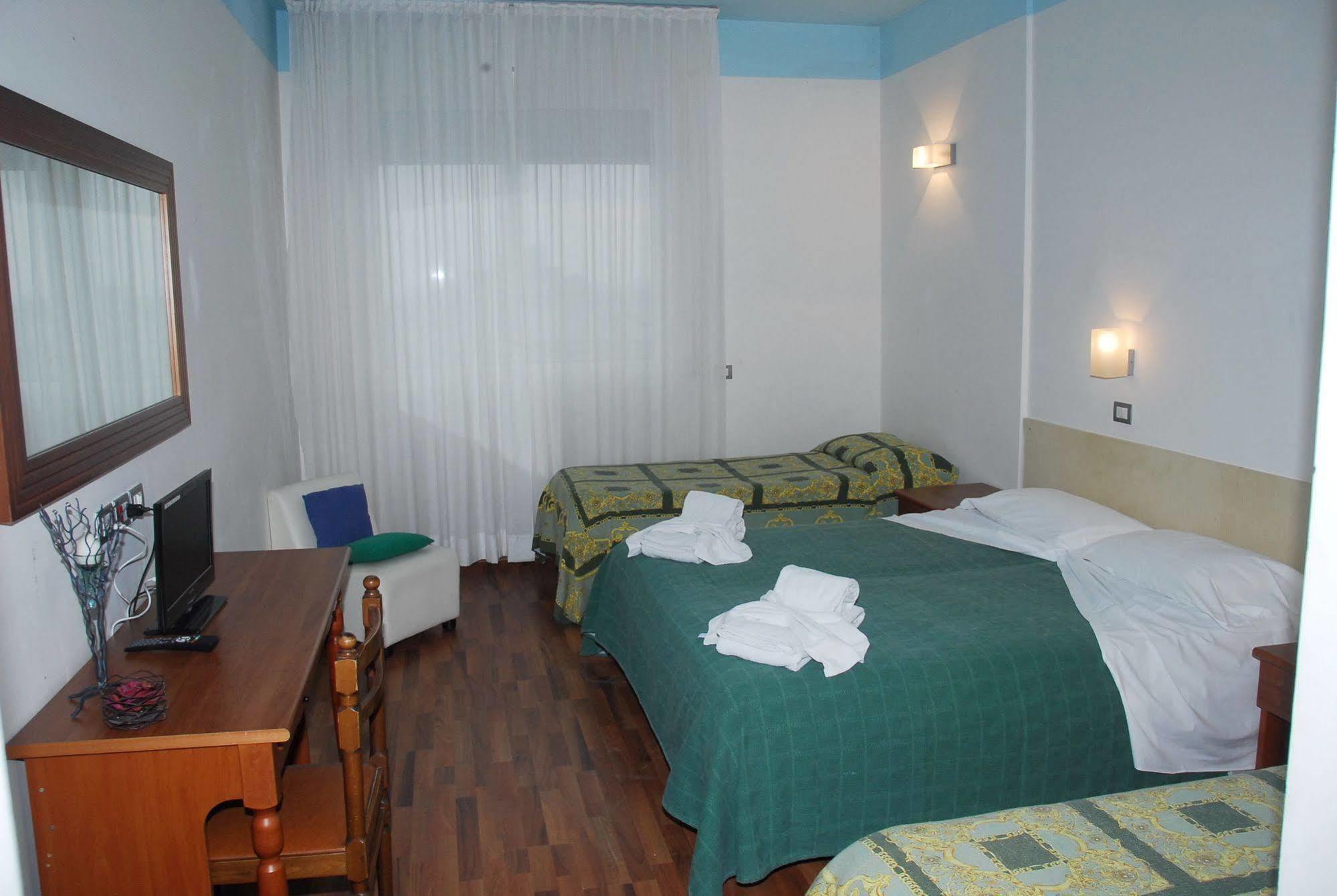 Hotel Golden Rimini Bagian luar foto
