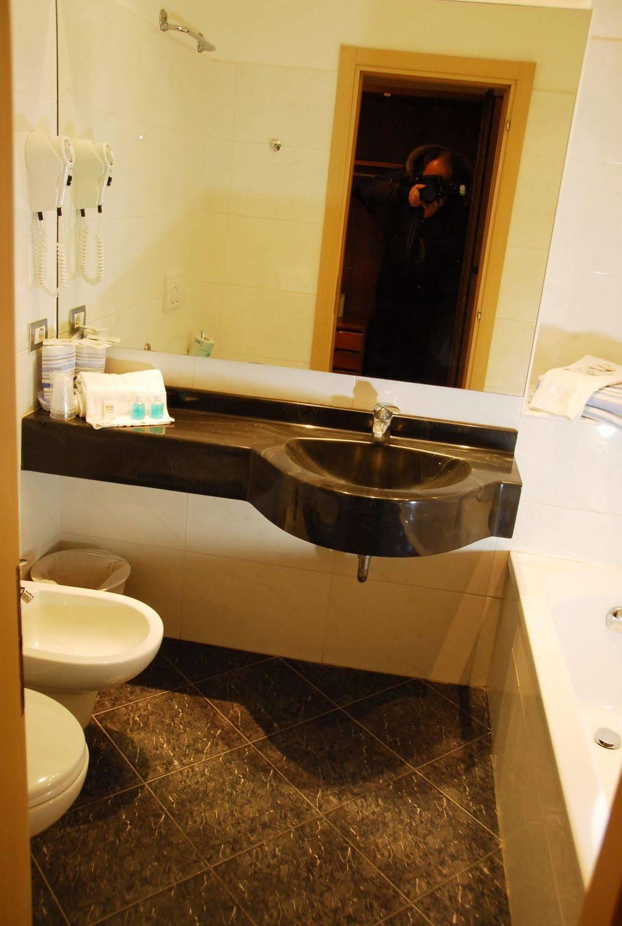 Hotel Golden Rimini Bagian luar foto