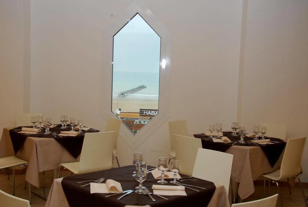 Hotel Golden Rimini Bagian luar foto